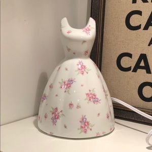 Dress lamp.